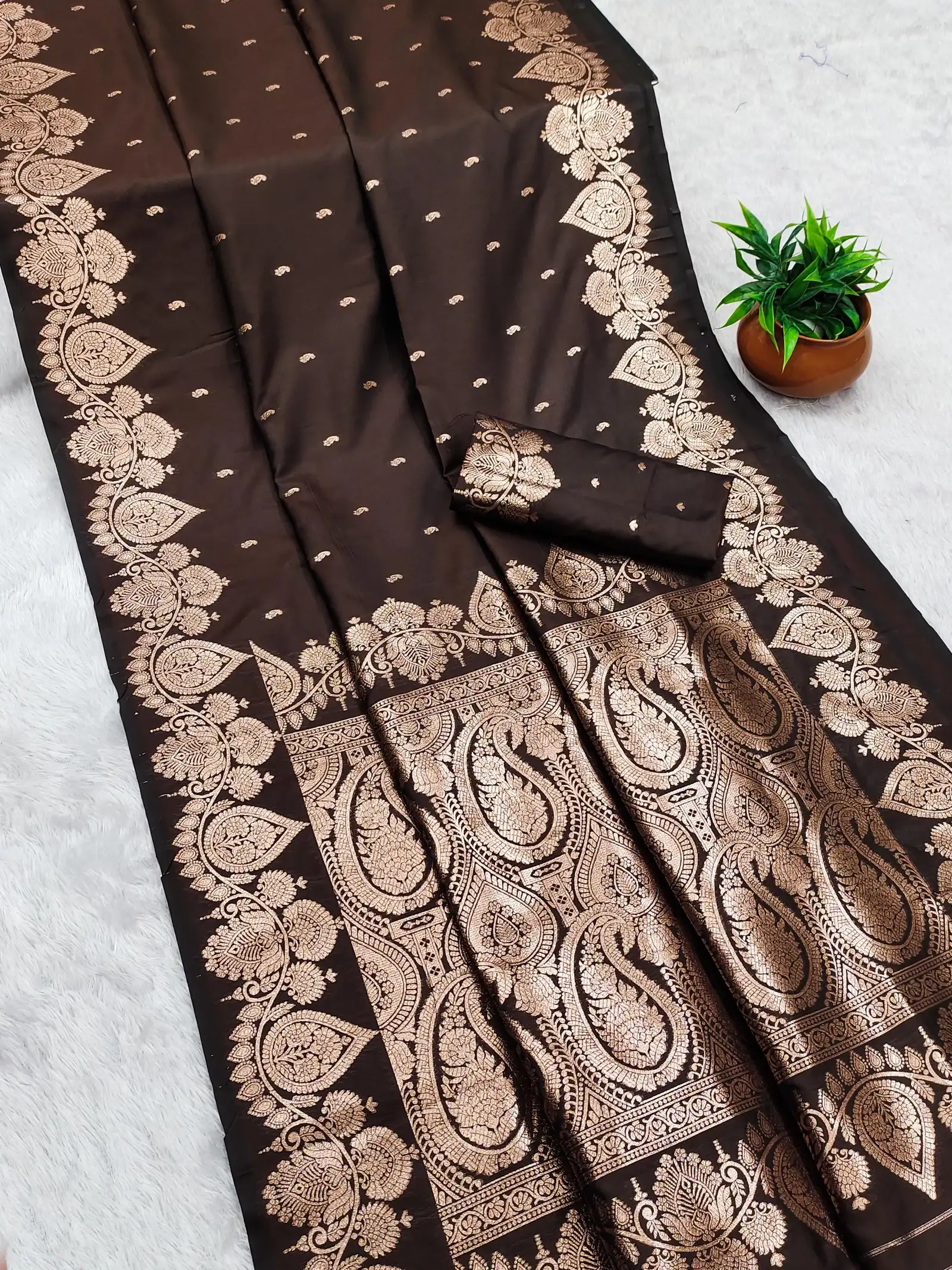 Mb 142 Soft Banarasi Silk Zari Weaving Traditional Wear Sarees
