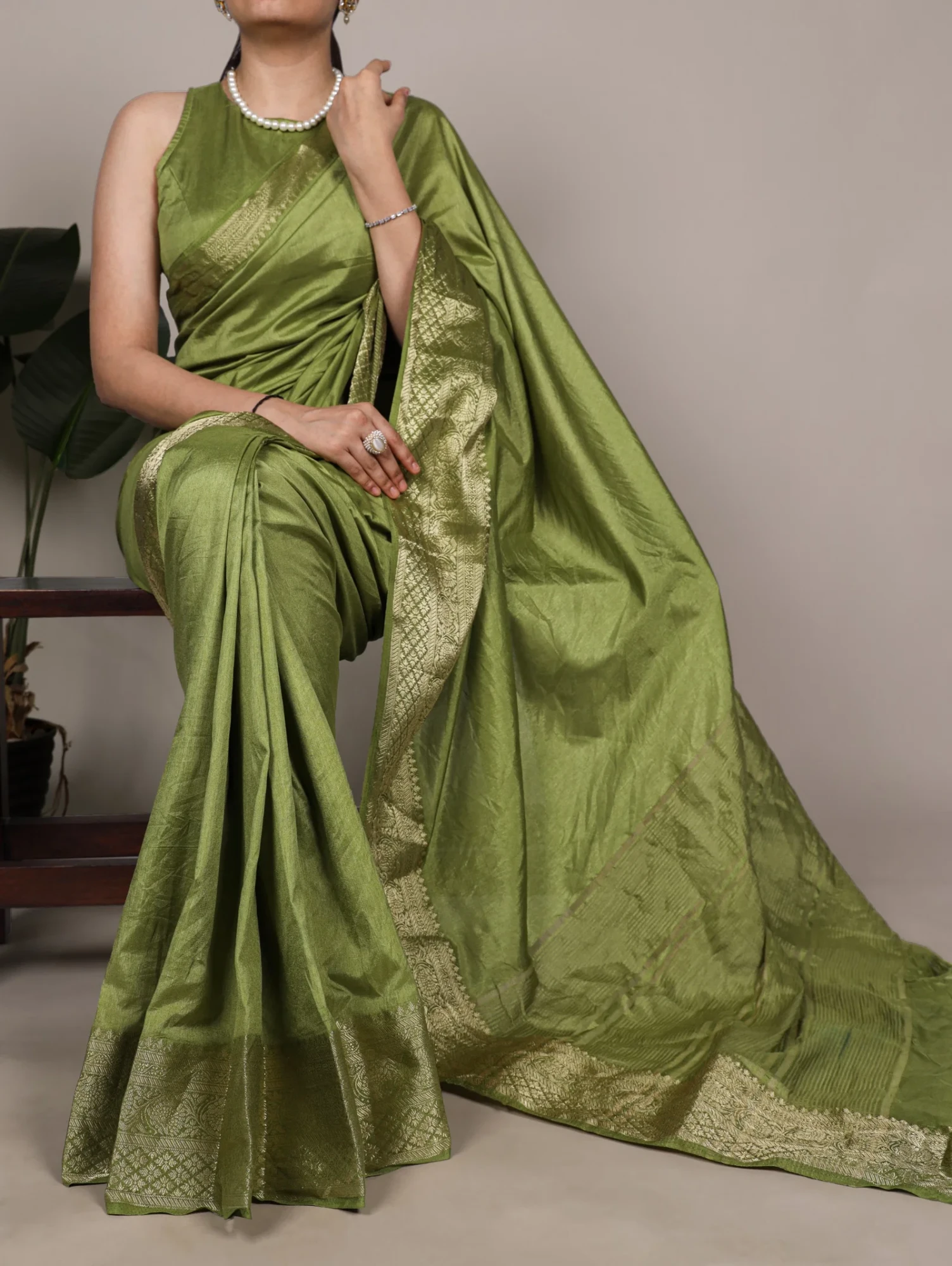 Taraa L 7915 Nylon Dola Silk Zari Weaving Saree Collection
