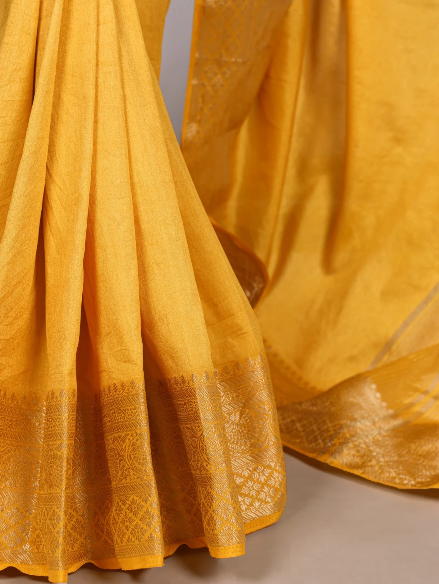 Taraa L 7915 Nylon Dola Silk Zari Weaving Saree Collection
