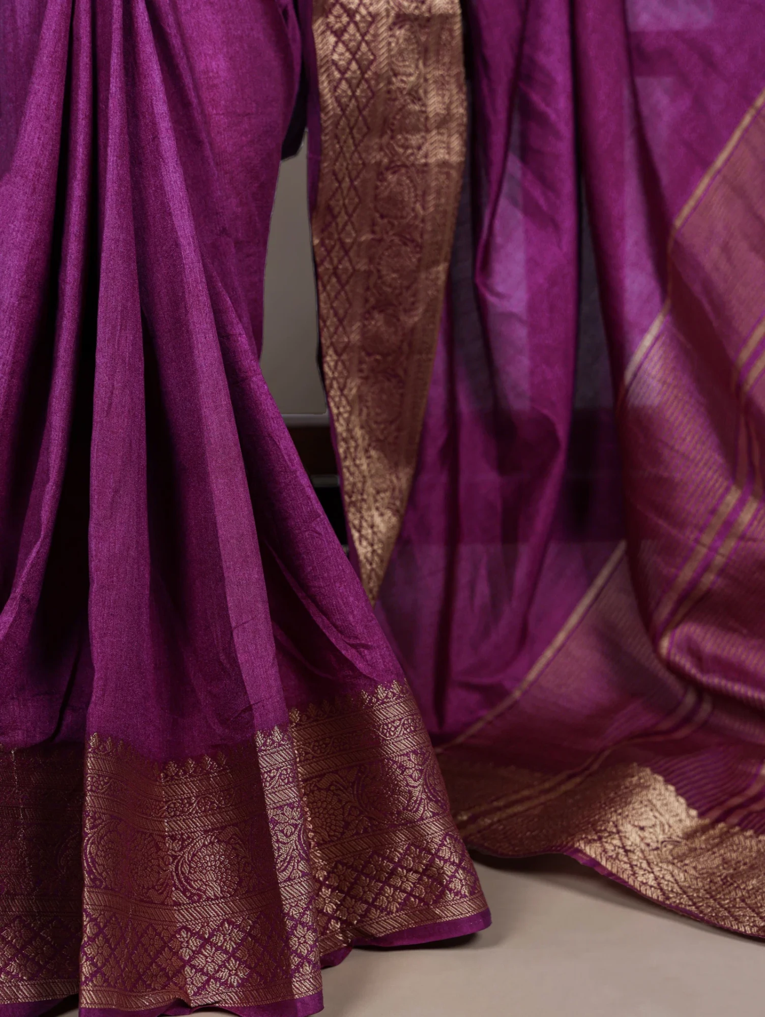 Taraa L 7915 Nylon Dola Silk Zari Weaving Saree Collection