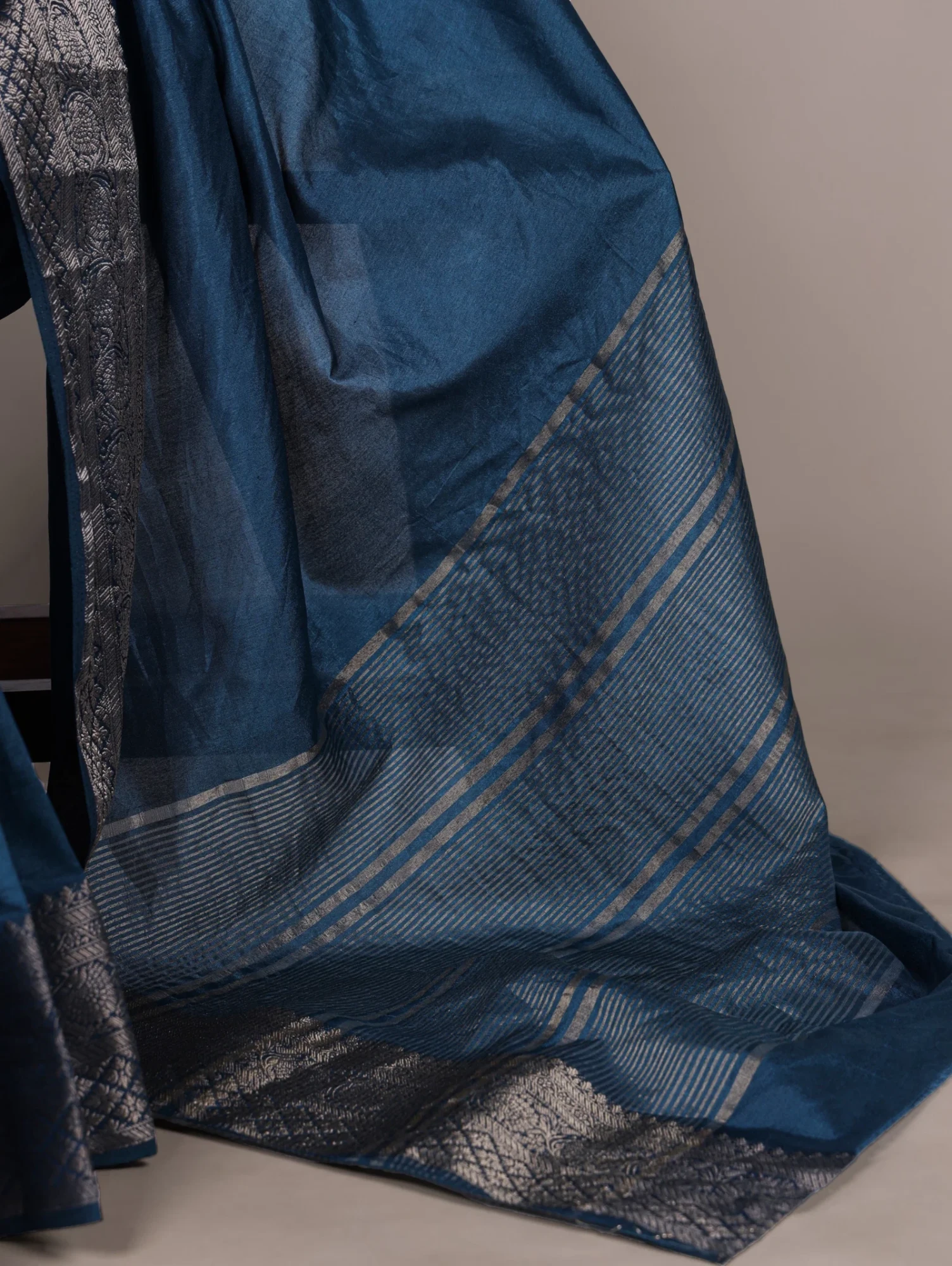 Taraa L 7915 Nylon Dola Silk Zari Weaving Saree Collection