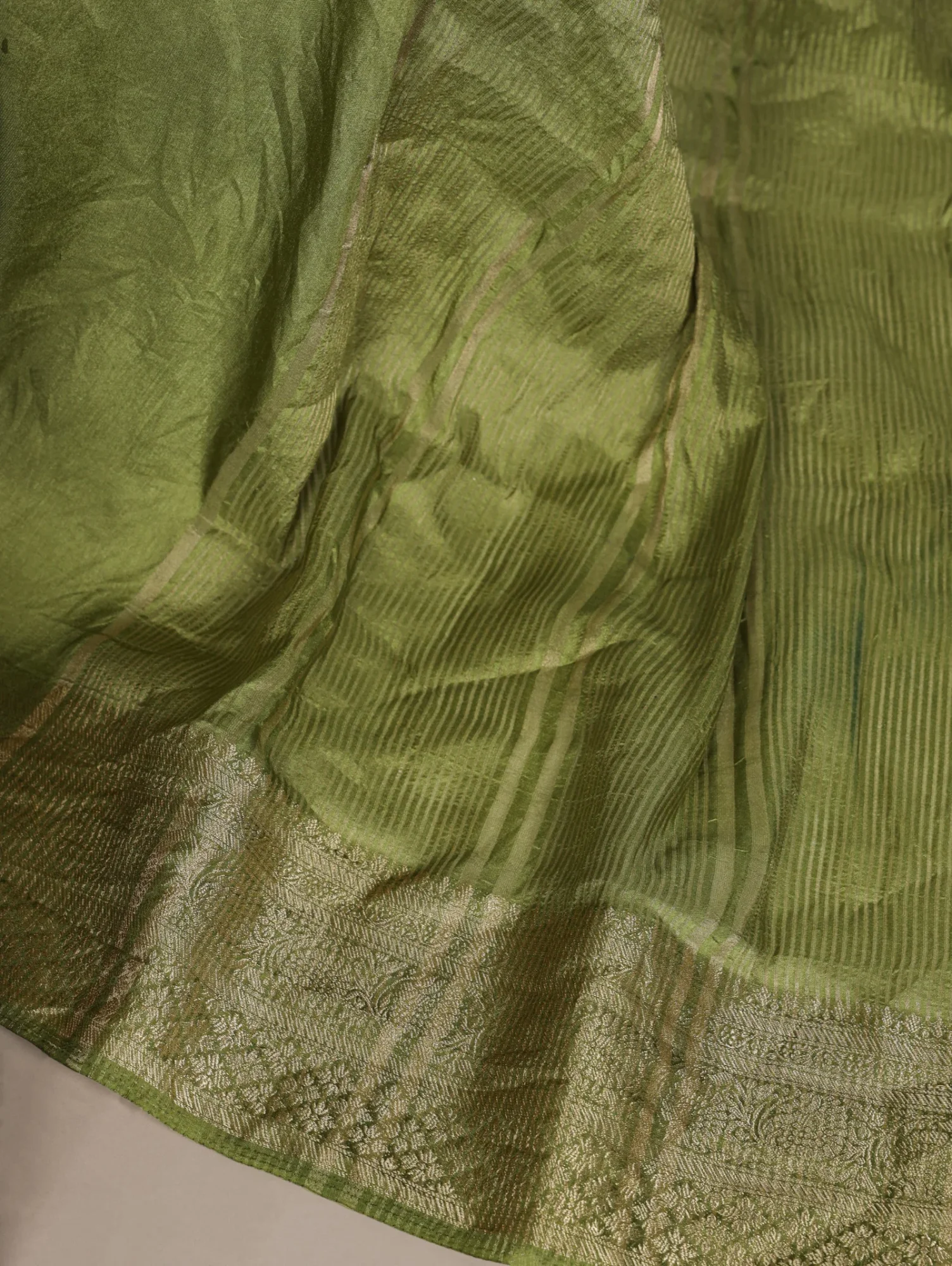 Taraa L 7915 Nylon Dola Silk Zari Weaving Saree Collection