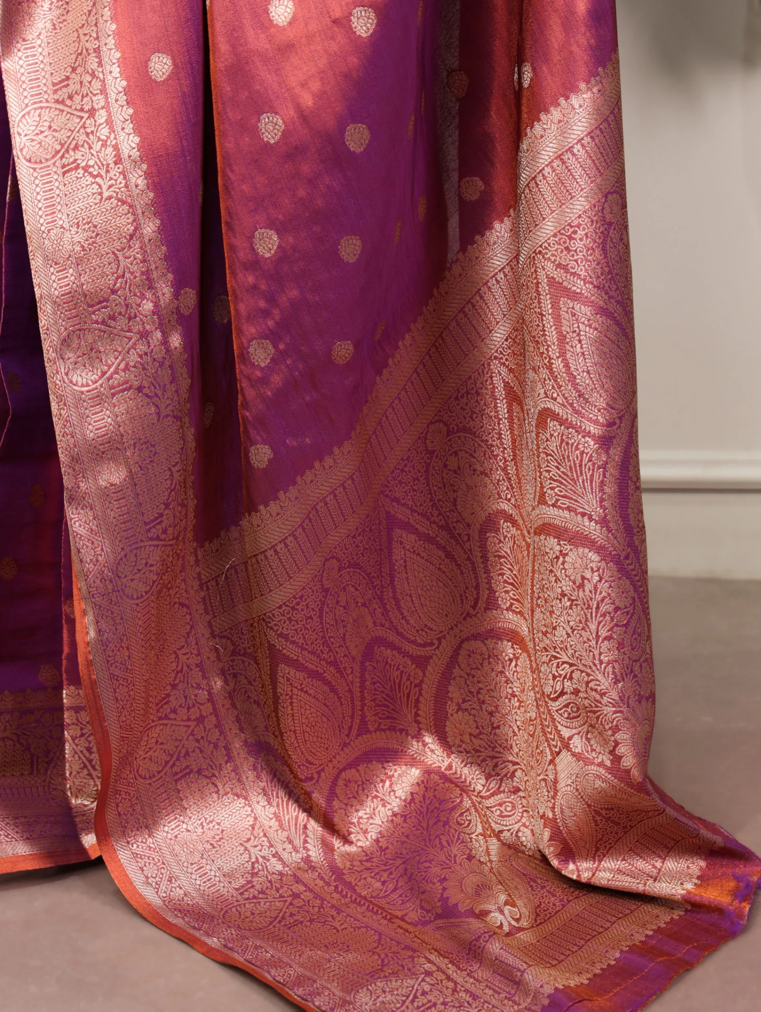 Taraa L 8003 Kasavu Zari Weaving Traditional Saree Collection